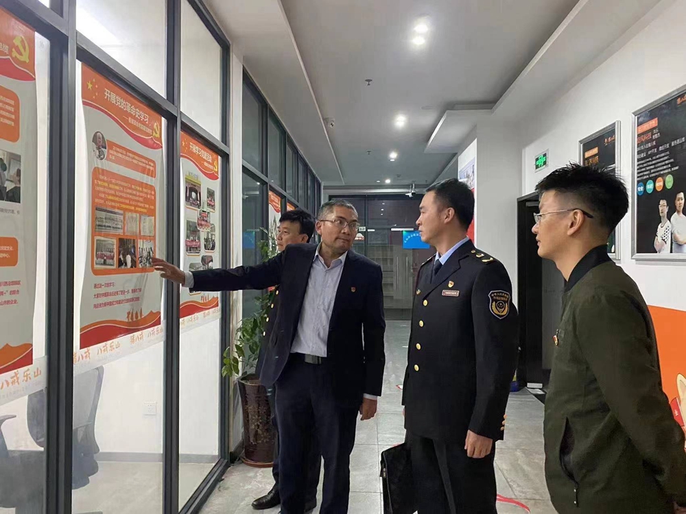 堅定信念跟黨走，奮進(jìn)努力新征程！